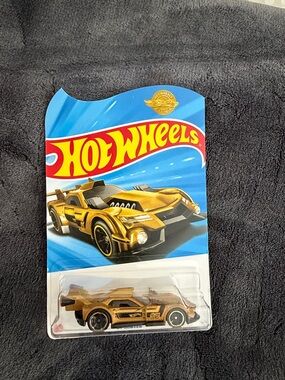 Mattel Hot Wheels rare Gold GT Hunter race Car Toy NWT IOP.